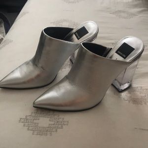 Dolce Vita Enya mules silver 8.5 NEW!!